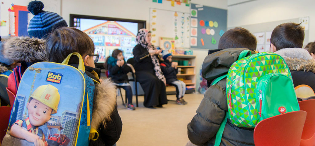 Leerlingen in een kringgesprek op een Islamitische basisschool